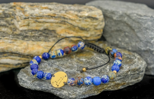 Znak-zodiaku-lew-ze-zlota-i-naturalnych-kamieni.jpg