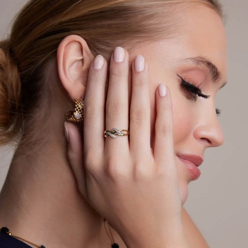 złoty pierścionek z diamentami spleciony2.jpg