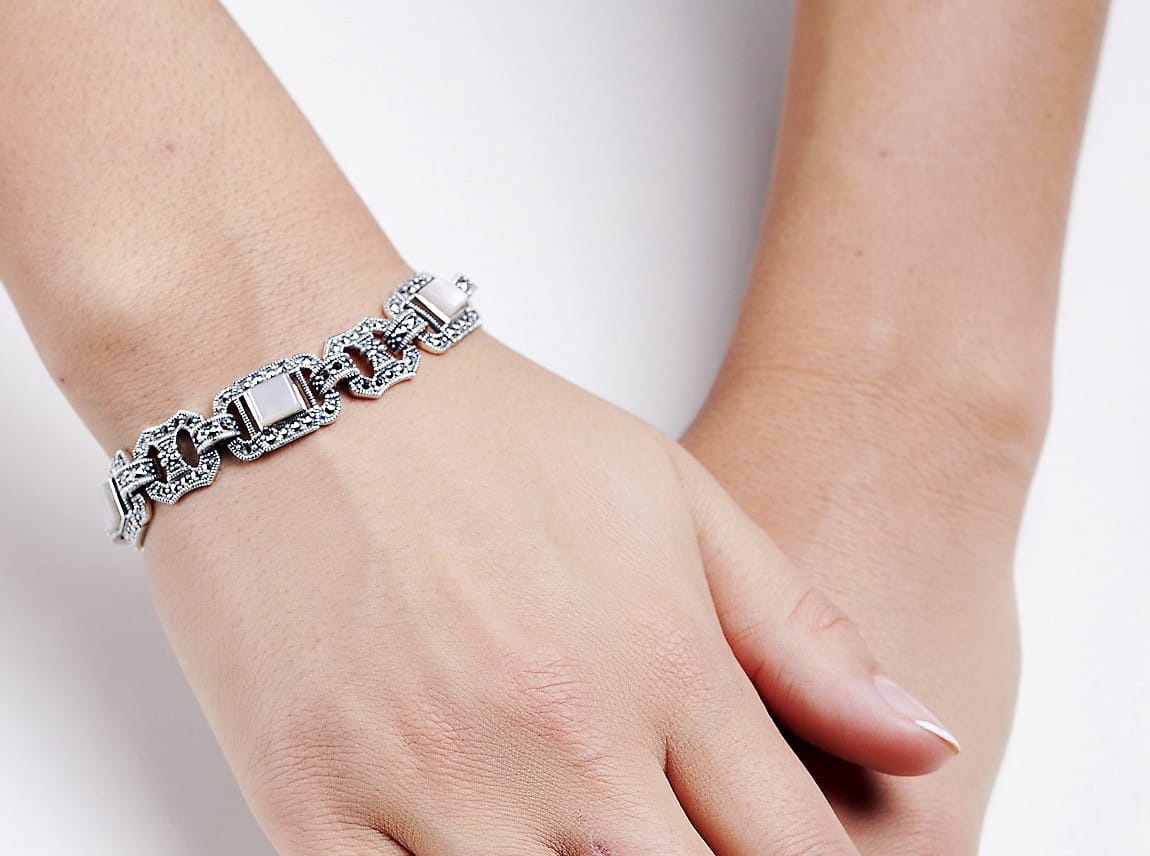 Srebrna bransoleta z markazytami i masą perłową